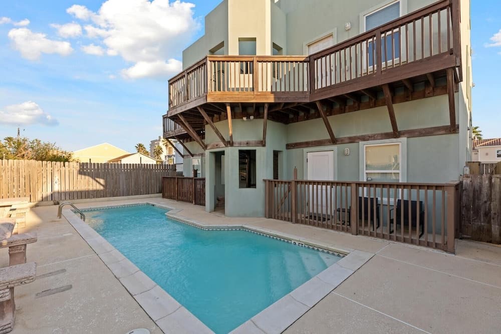 Condo in 4plex 1/2 Block to Beach w/ Pool & Views!
