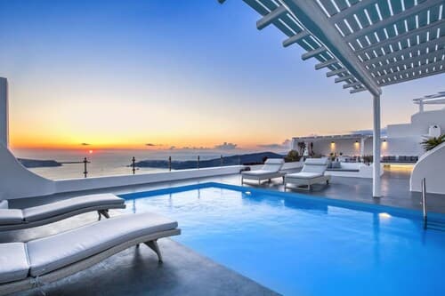Immaculate 5-bed With Pool - Villa Eros Sea