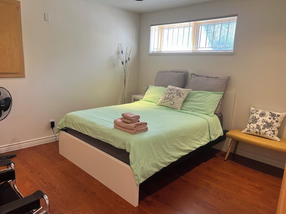 Chic 2BR Suite Vancouver West Downtown