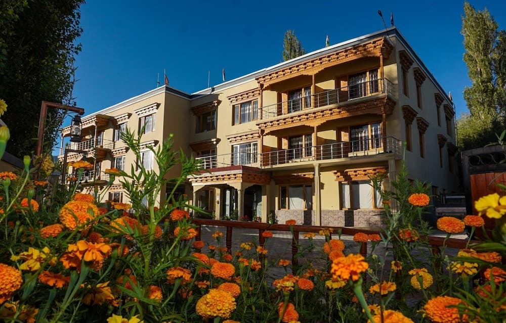 Konaklama yerinin ön cephesi