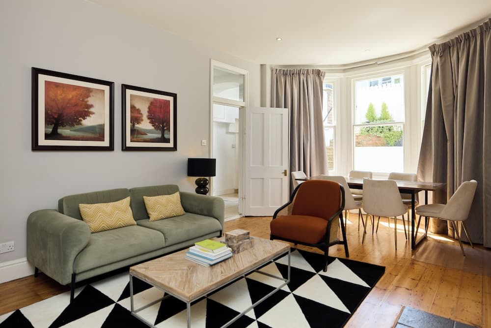 The West Kensington Hideout - Cozy 2bdr Flat With Garden