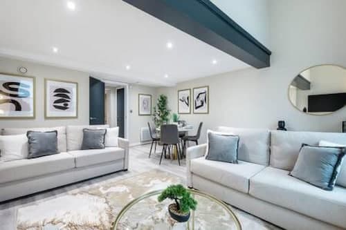Host Stay Halifax House Living