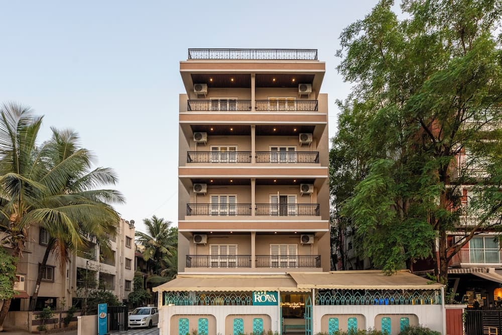 StayBird Divine Suites Business Hotel