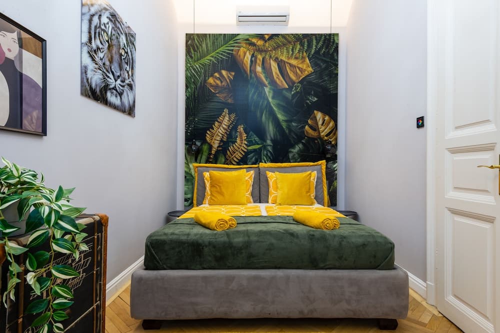 Budapest Holidays Courtyard