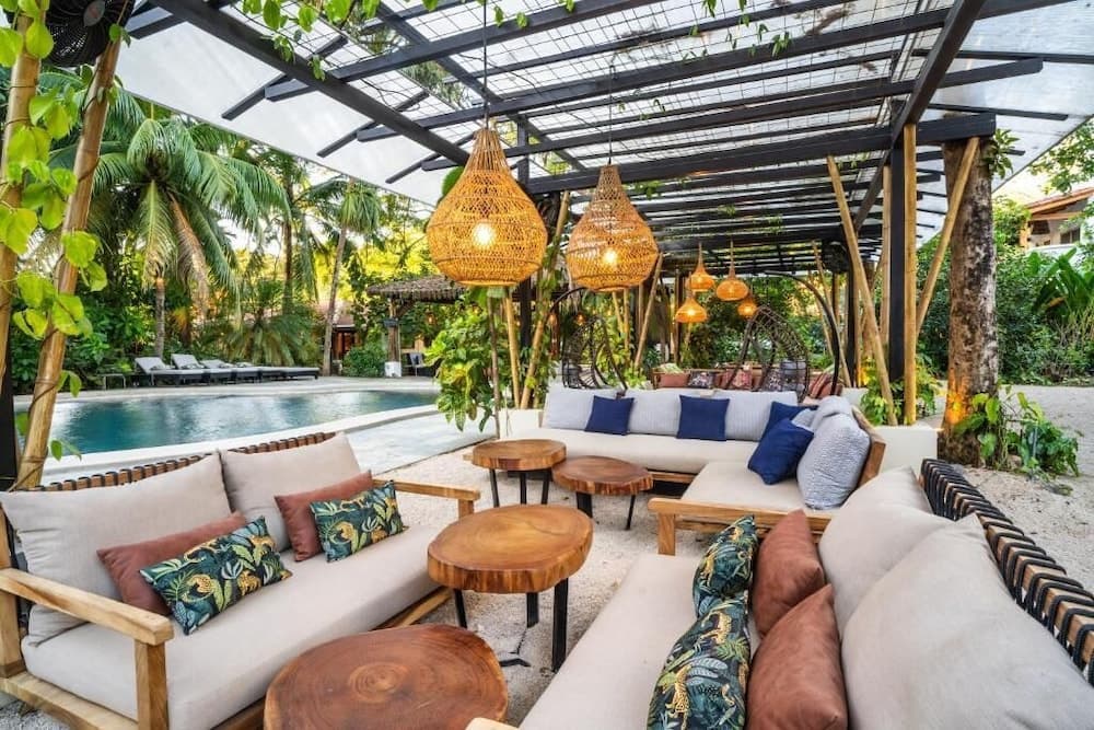 Curiol Boutique Hotel & Lounge