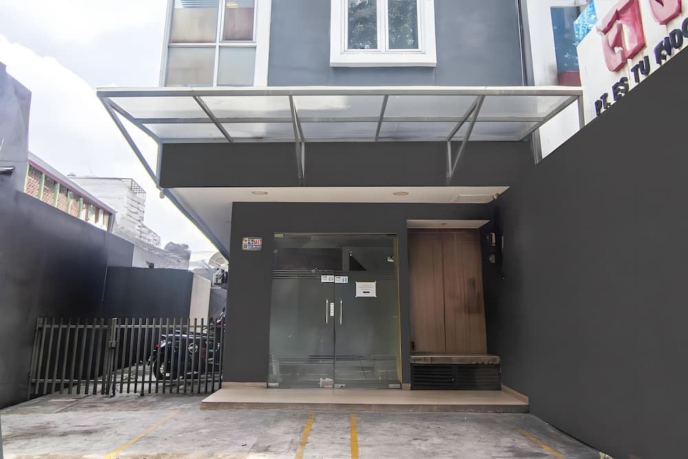 Super OYO Cideng Timur Residence Near MONAS
