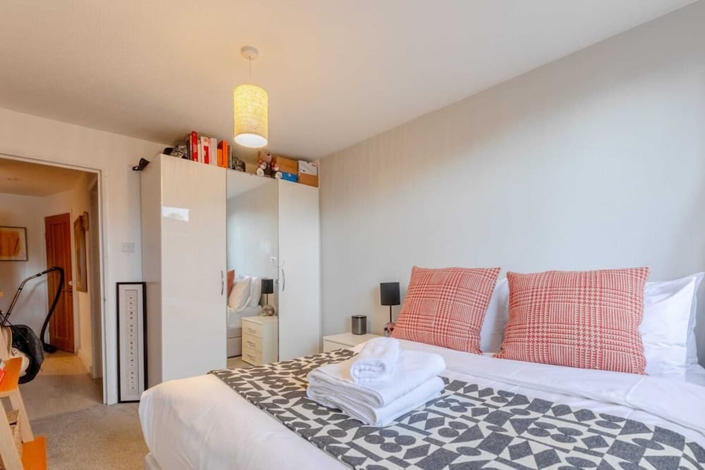 Stunning 1BD Flat w/ Garden Area, Kentish Town!