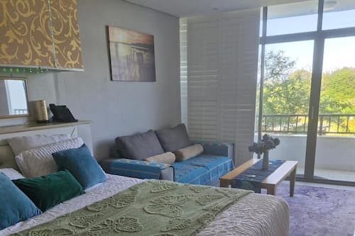 Studio Resort Apartment - Sleeps 2 - Beachside