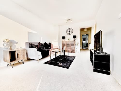 Stunning 3-bed House in the Heartreading