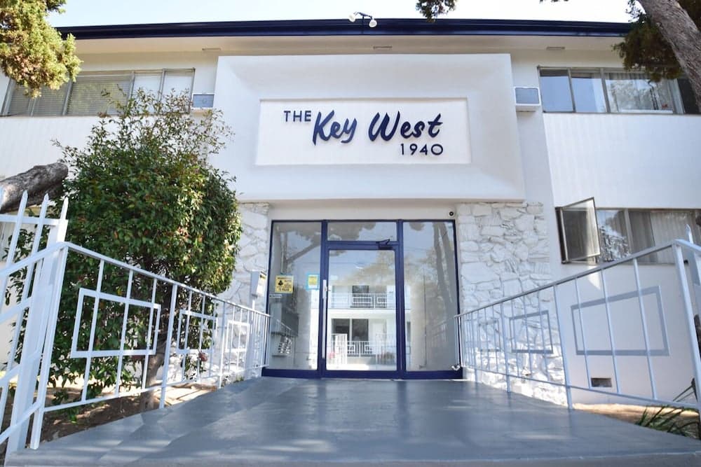 Hollywood Business Suites