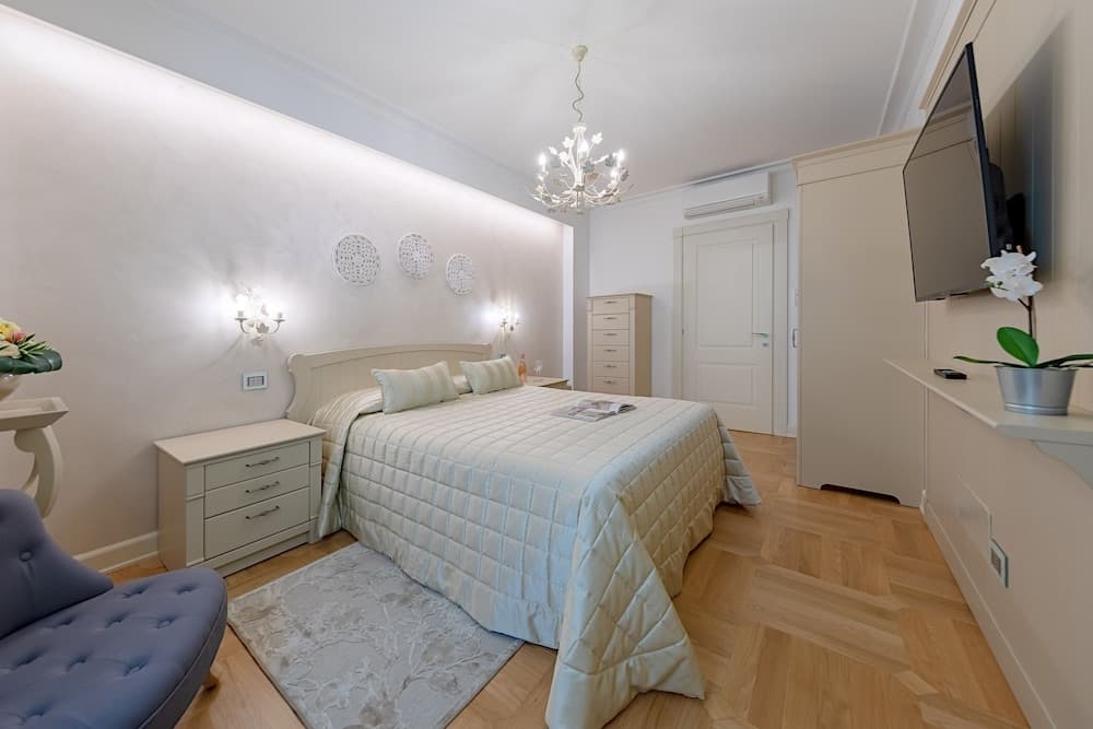 Luxury Lakefront Catullo with pool