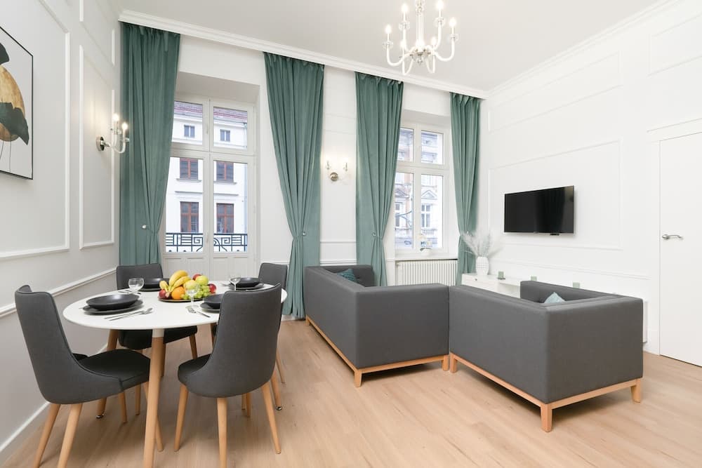 Green Apartment Piotrkowska by Renters