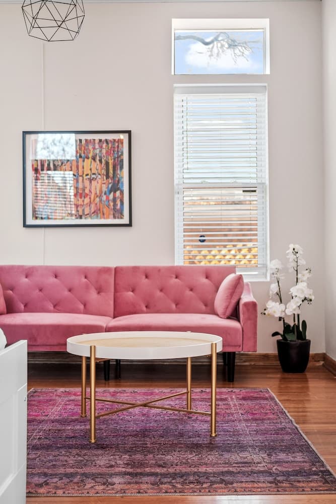 Massive Downtown Area Home... sleeps 14