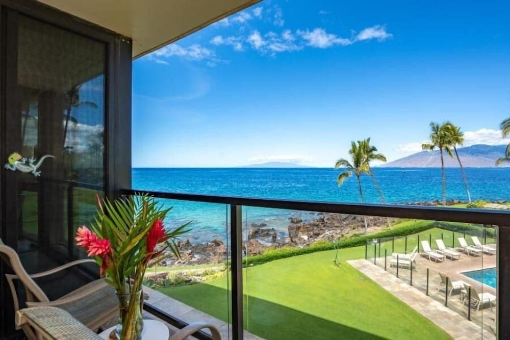 Kihei Surfside, #304 1 Bedroom Condo by RedAwning