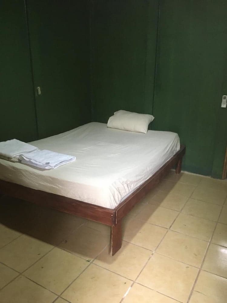 HOSTEL MAKTUB