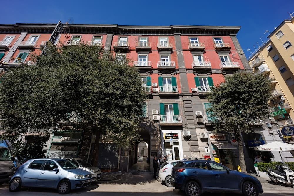 LE STANZE DI NAPOLI