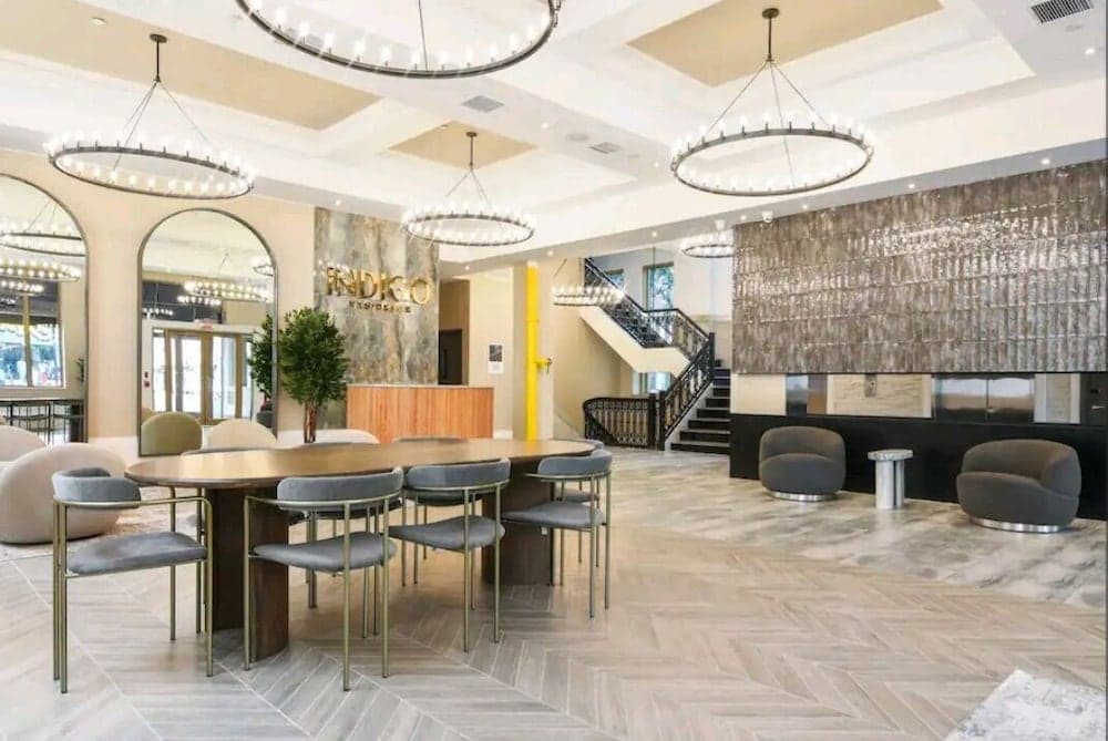 Elite Terrace - Spacious Apt w Terrace