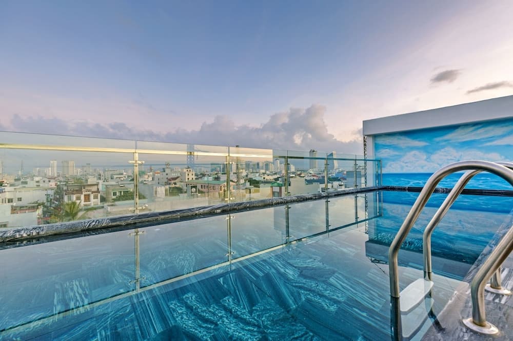 Lyn's Hotel & Apartment