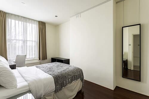 Cosy Kensington Two Bedroom Flat