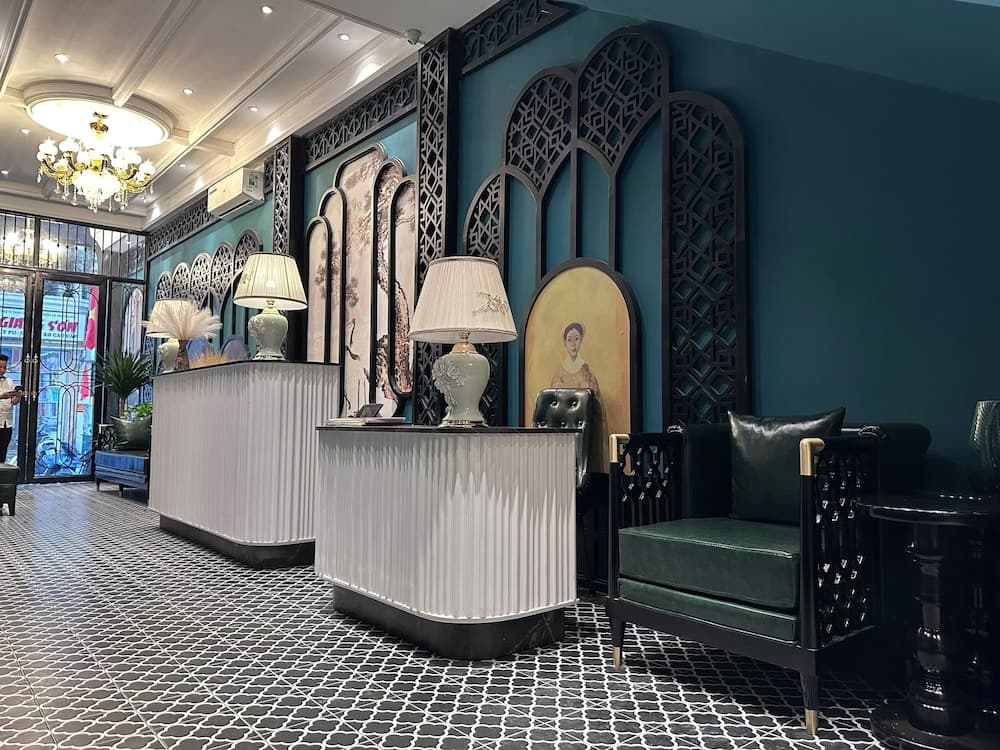 Amica Premier Hotel and Travel