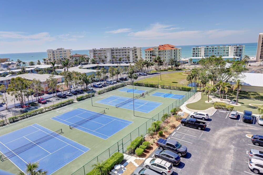 Bayshore Yacht & Tennis 314