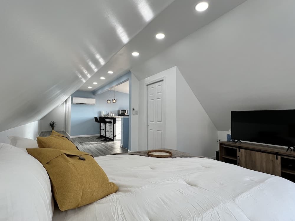 Sky parlor with river view