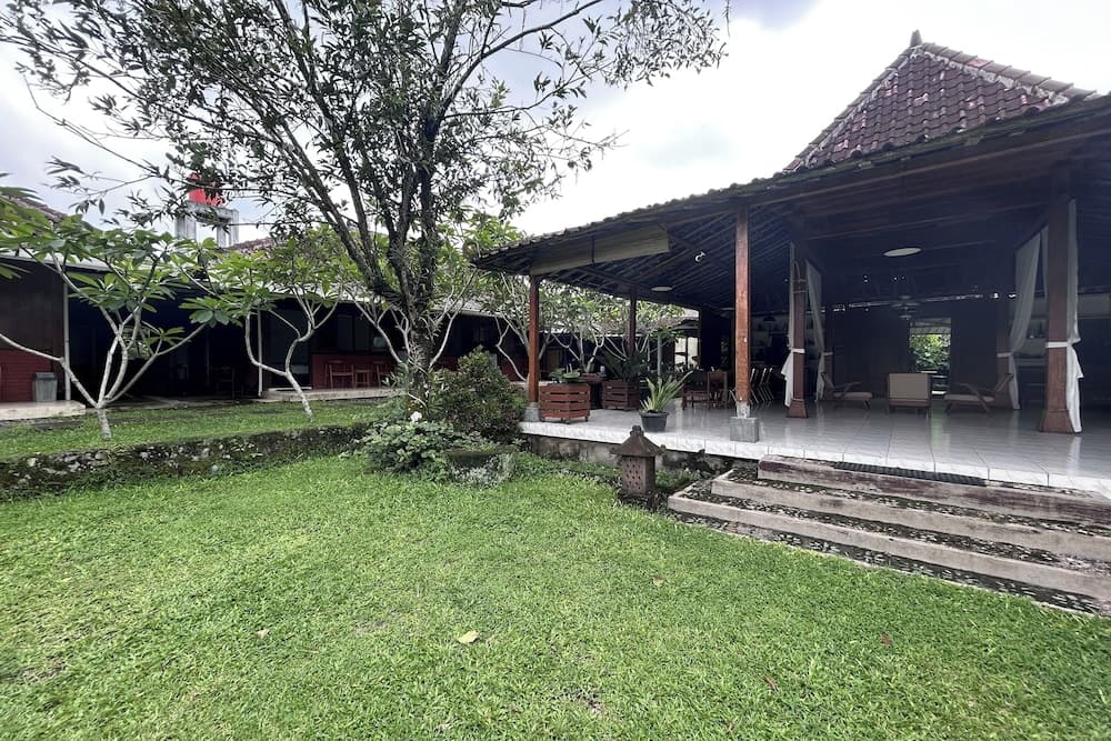 Carla Garden Villa