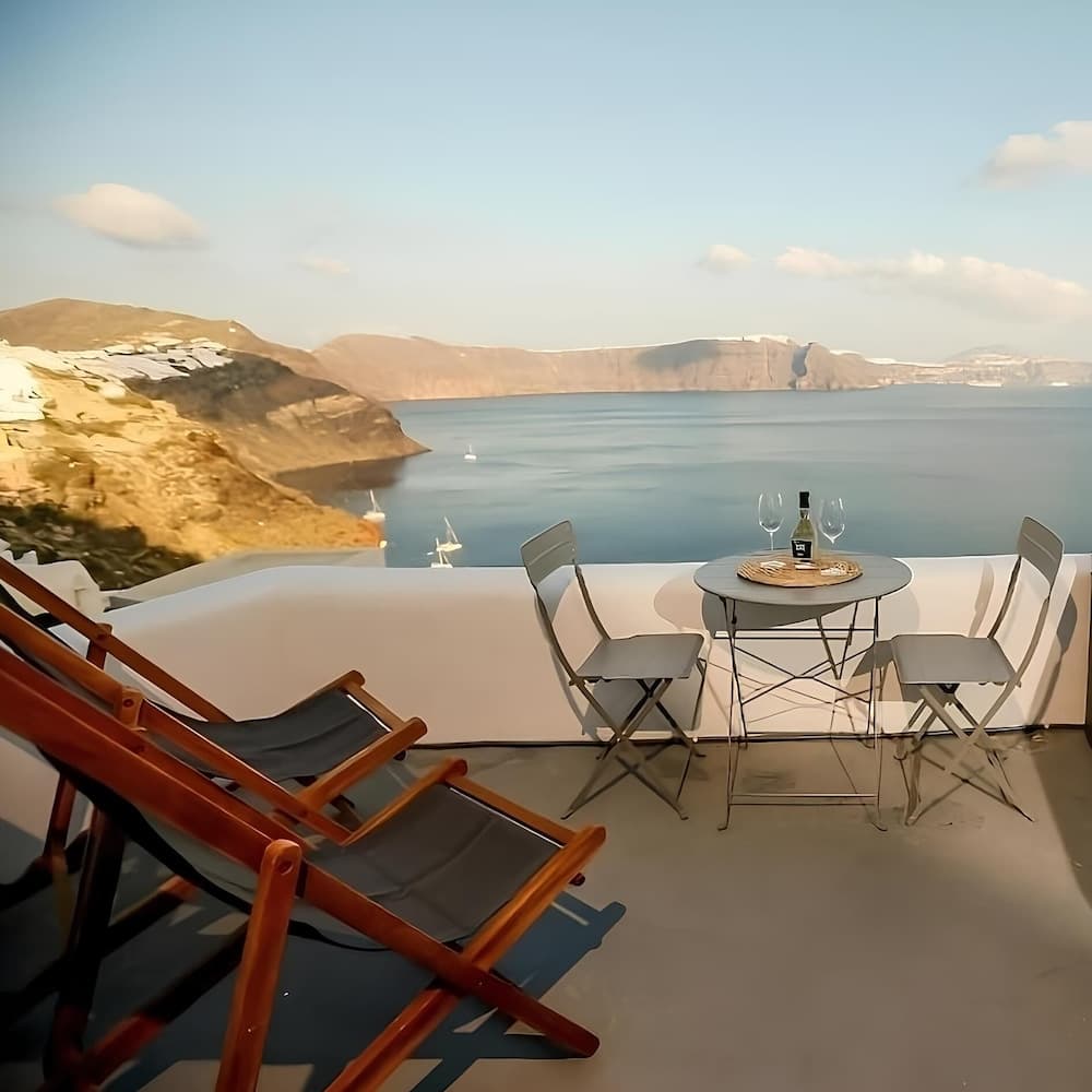 Caldera's Dream Cave House with hot tub