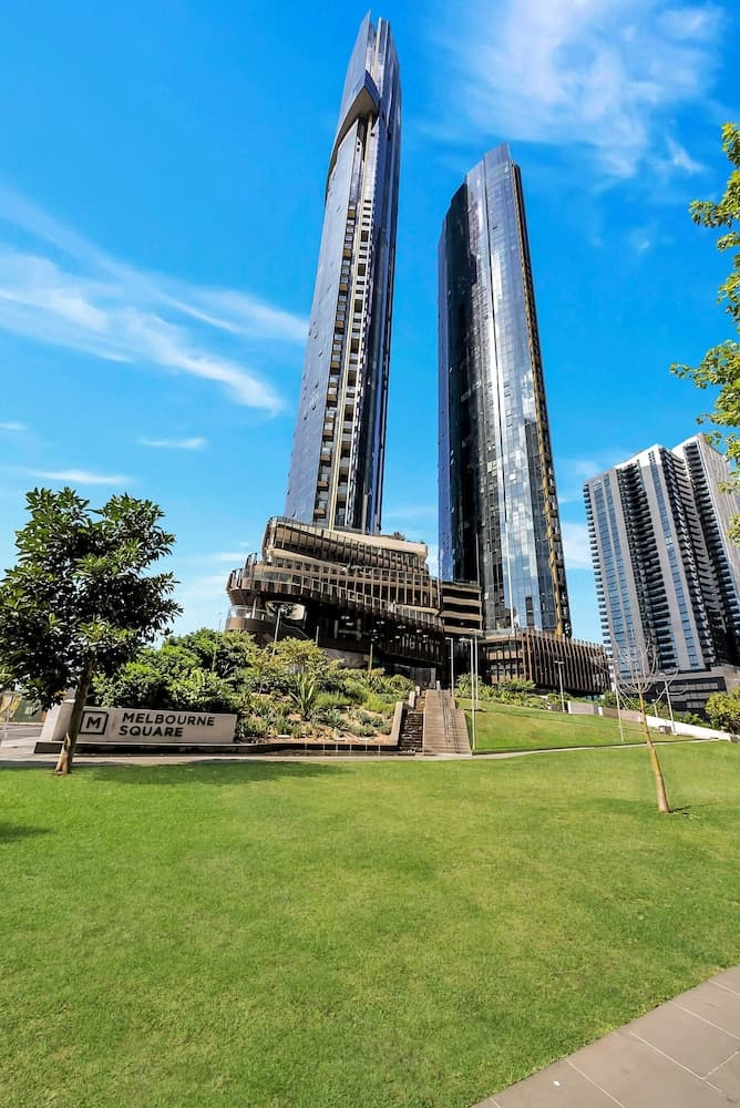 Melbourne Square Apartments