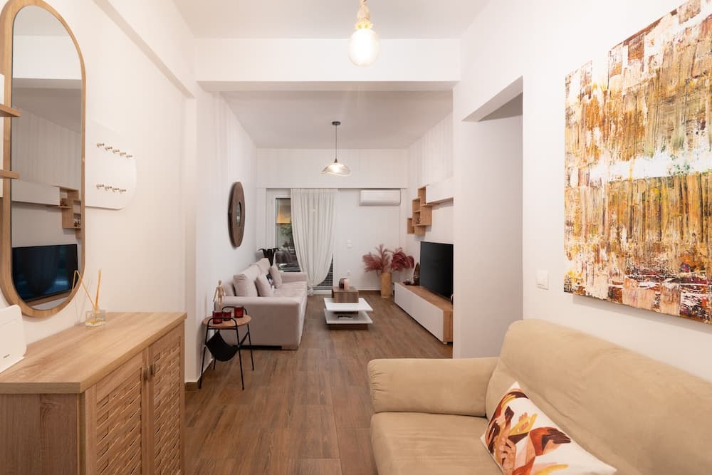 Elegant And Fresh Apt In Hip Pagrati