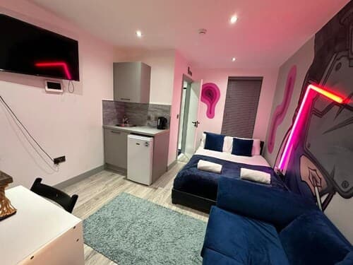 Inviting Studio Flat at Lewisham Way, Se14 London