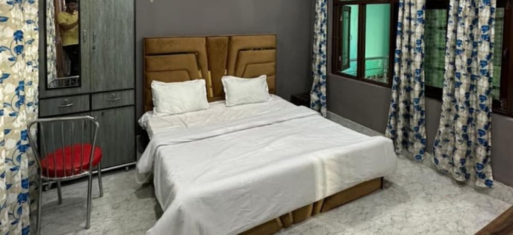 Goroomgo Hotel Zulfikar Srinagar