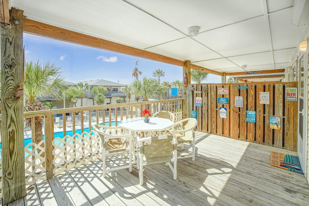 The Sandbar - Pet Friendly! Overlooking Community Pool!