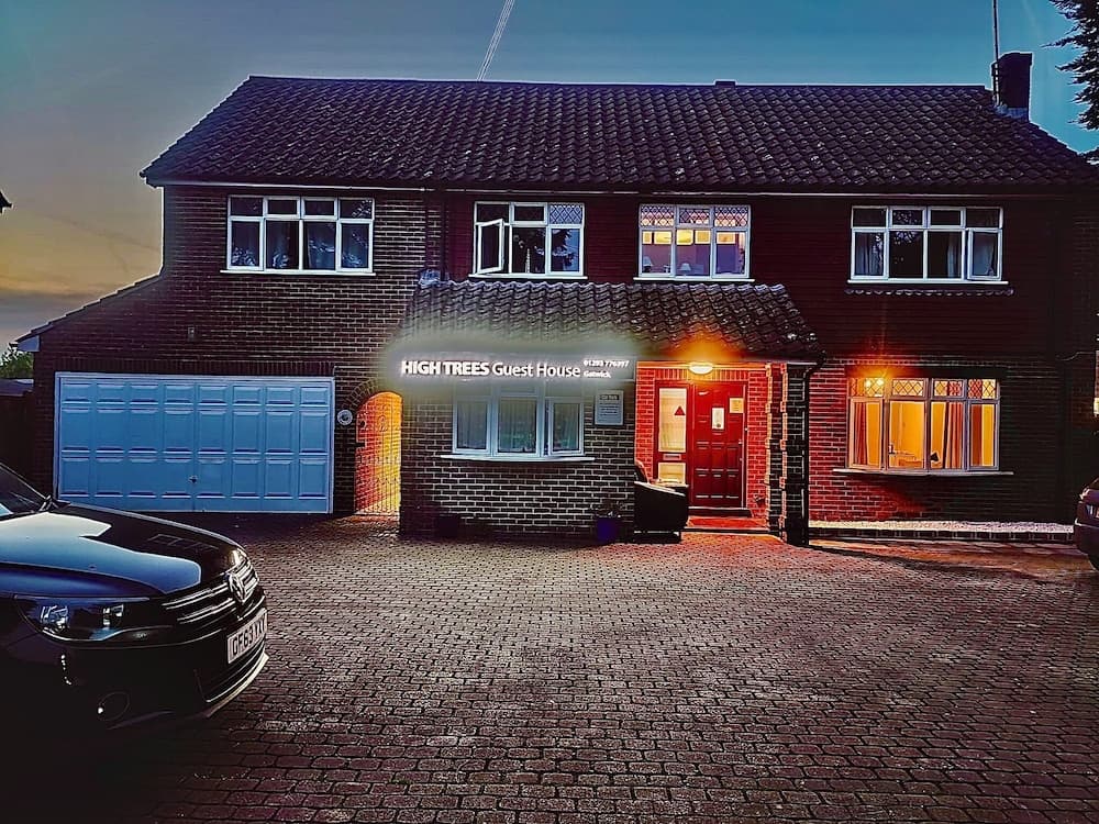 High Trees Gatwick Guest House