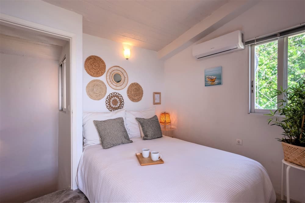 Alterra Vita Captain's Cabin