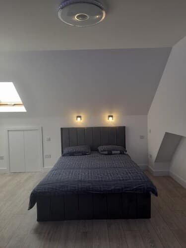 Apartment - Sleeps up to 5 & On-street Parking