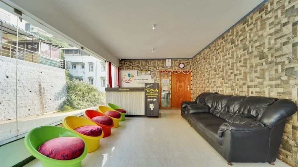 iROOMZ Rich Queen House Cottage