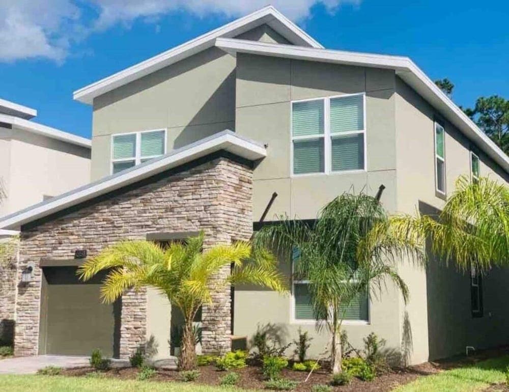 Beautiful 5 Bed Family Home With Game Room 5 Bedroom Home by RedAwning