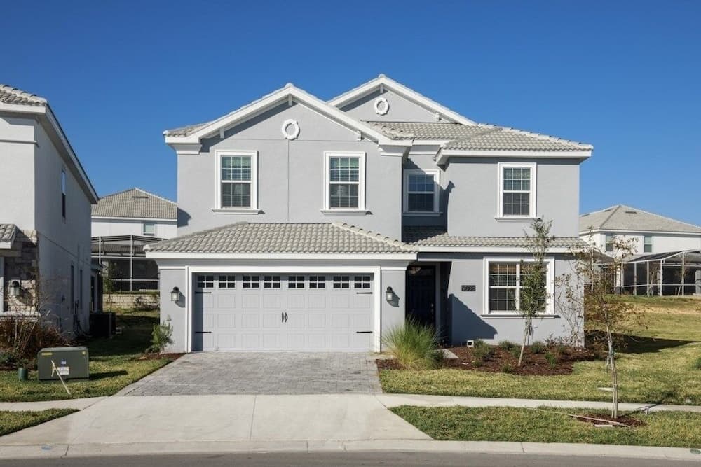 Refreshing 6 Bed Pool Home With Game Room Pool/spa 6 Bedroom Condo by RedAwning