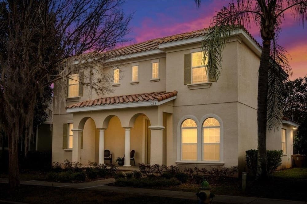 Beautiful 5 Bed Pool Home In Reunion 5 Bedroom Home by RedAwning