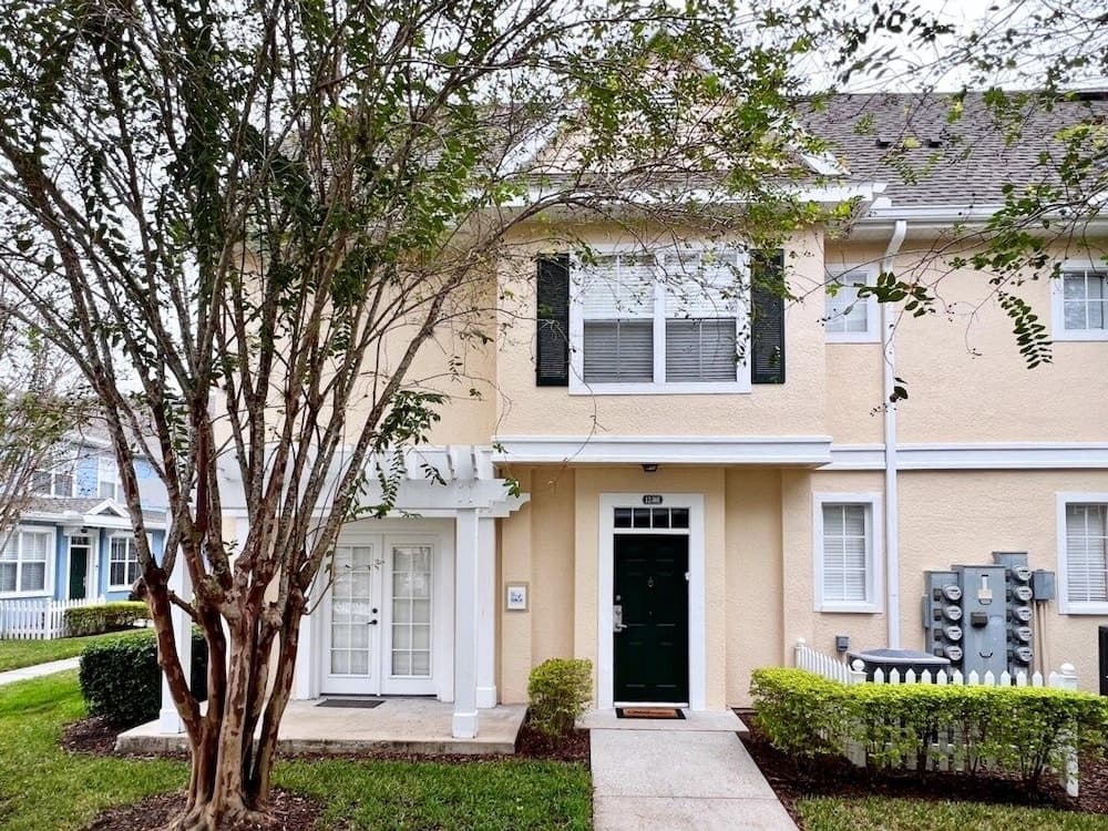 Lovely Family Town Home In Great Location 4 Bedroom Townhouse by RedAwning