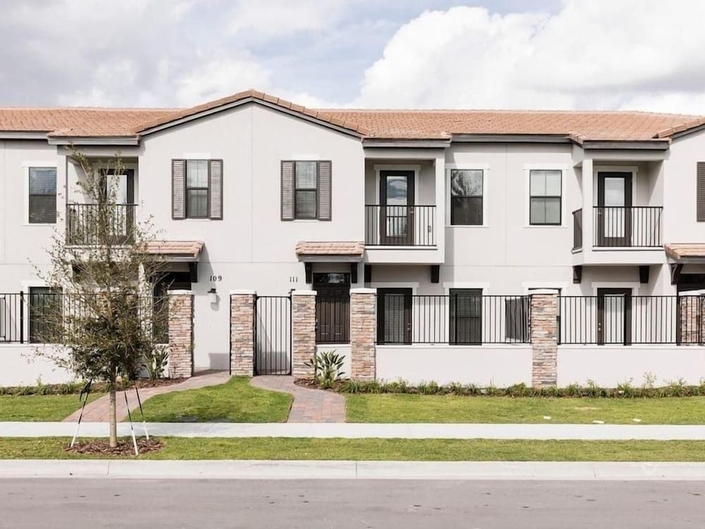 Lovely 2 Bed 2 Bath Town Home-2sltth1 2 Bedroom Townhouse by RedAwning