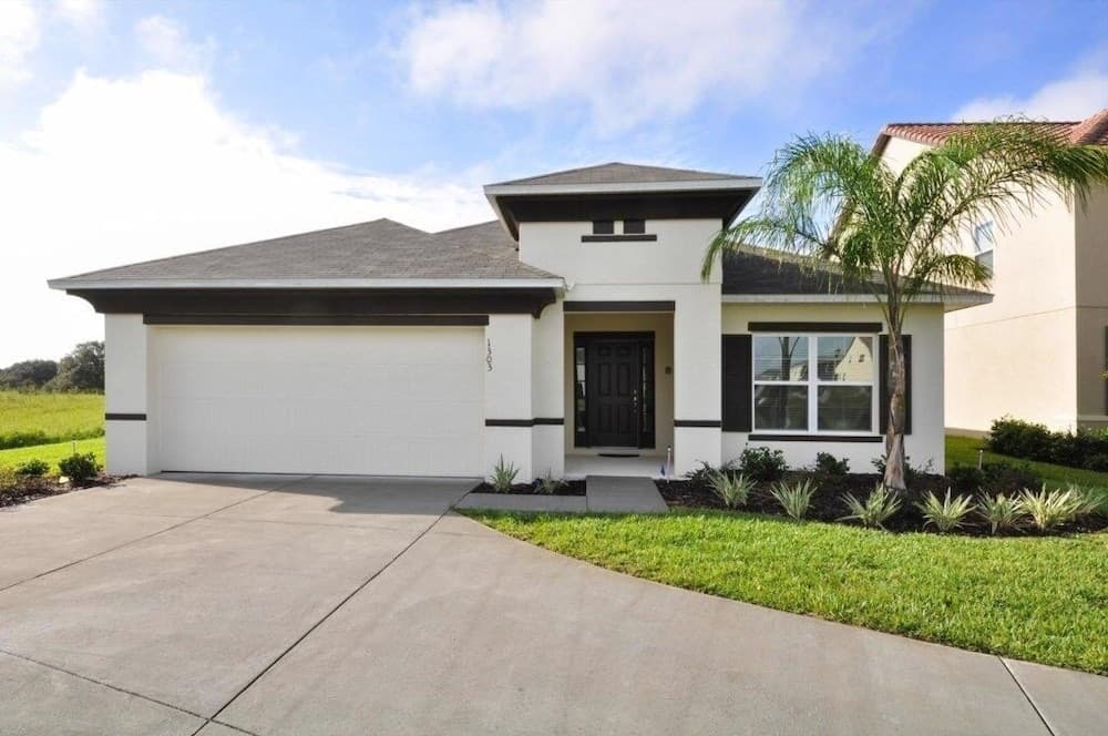 Beautiful Pool Home With Game Room 4 Bedroom Home by RedAwning
