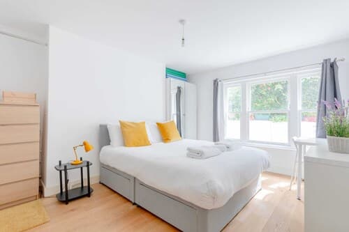 Homely 2BD Flat W/private Patio Near Maida Vale!