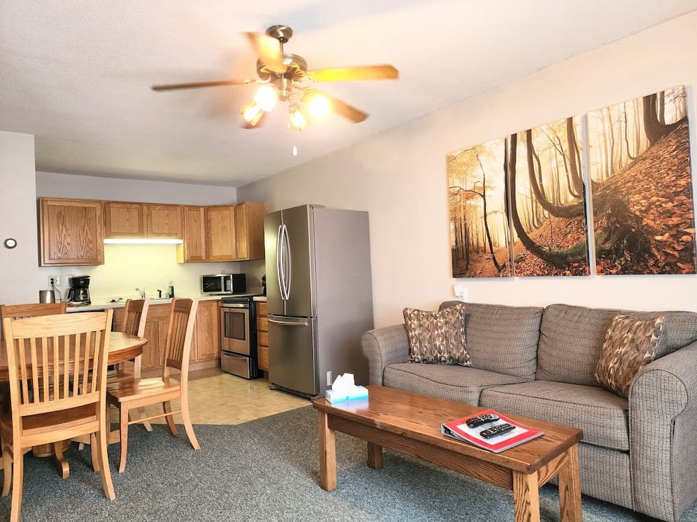 Trails Inn Quadna Mountain Motel & RV