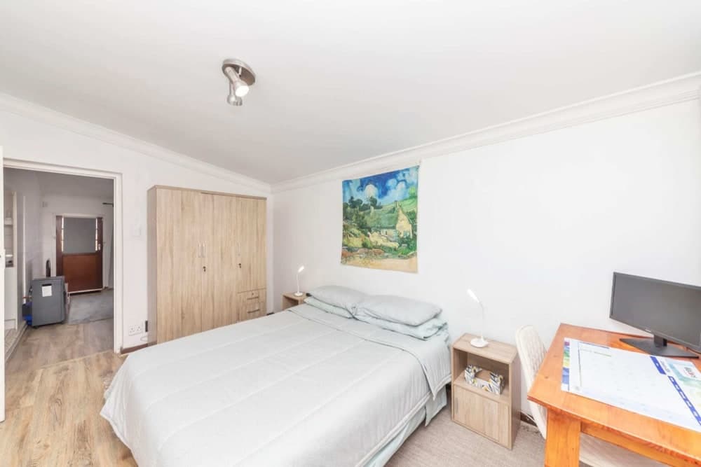 Peaceful 1BD Flat w/ Private Gardenrondebosch