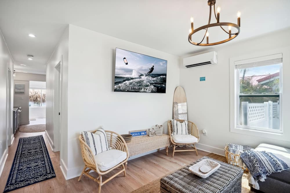 Twin Tiki - Full Property - 4 Bedroom