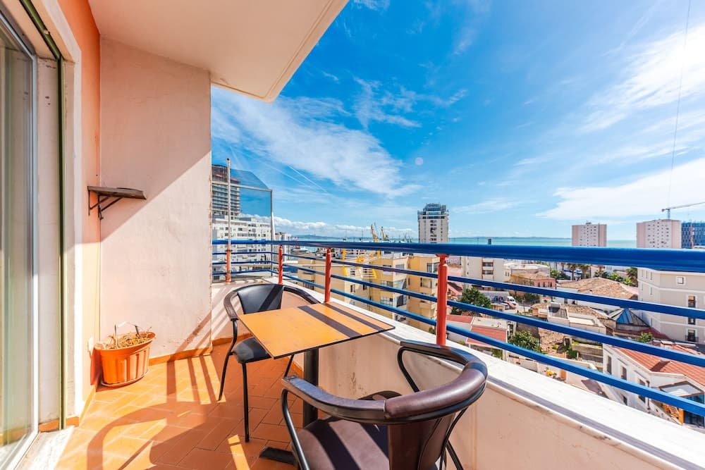 Central Main Square Apartment