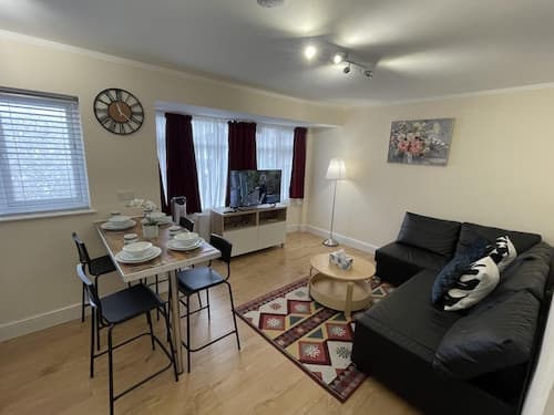Spacious one Bedroom Apartment With Free Parking