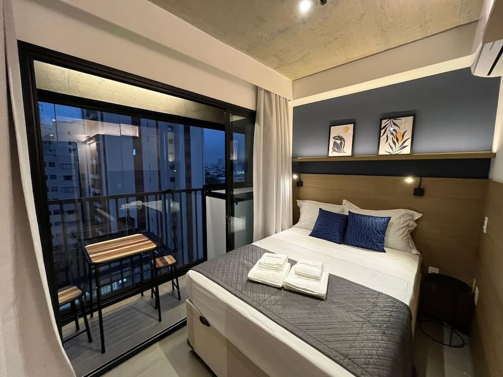 Estúdios com AC e Varanda na Bela Vista